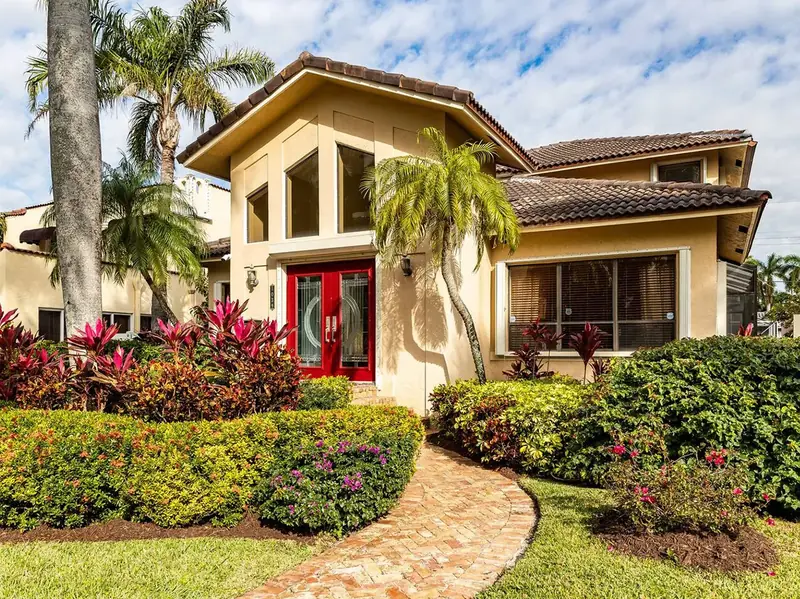 Two-story Beachside Retreat house with tropical garden
